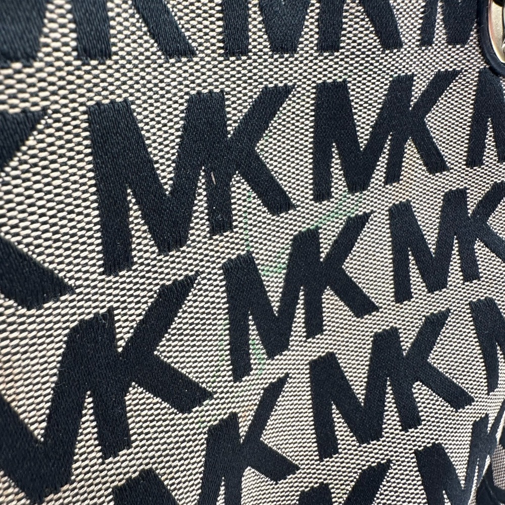GIVEAWAY Michael Kors Black and Tan Tote Bag - Picture 2 of 9
